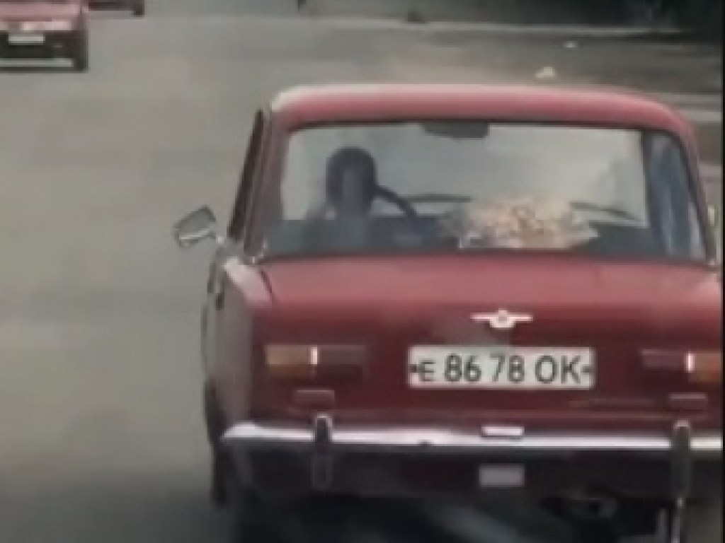В Мелитополе за рулем «копейки» заметили девочку (ФОТО, ВИДЕО)