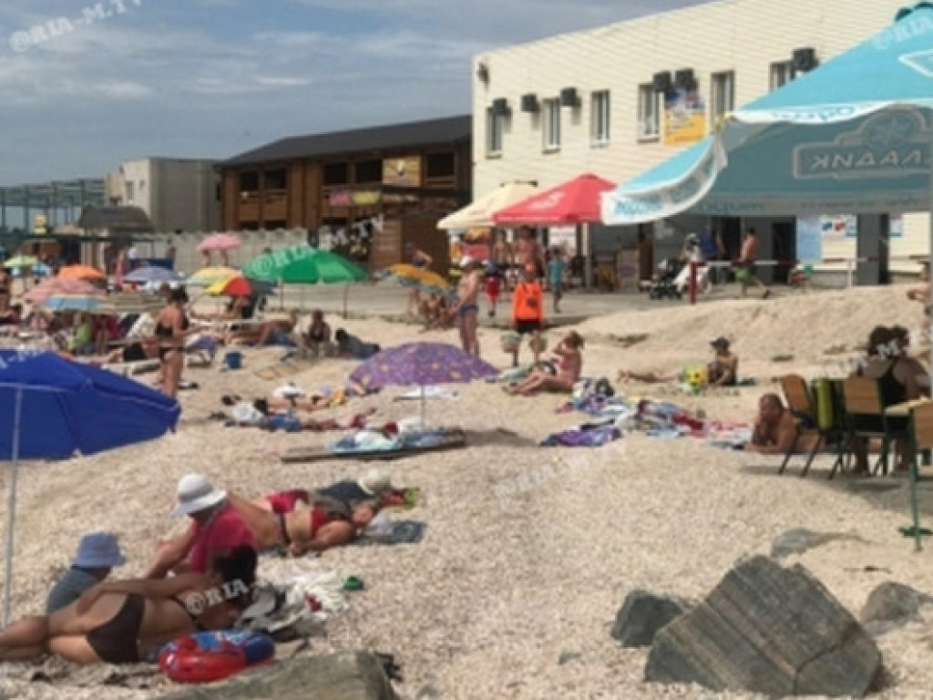 В Сети показали «аншлаг» на пляжах курортной Кирилловки (ФОТО, ВИДЕО)
