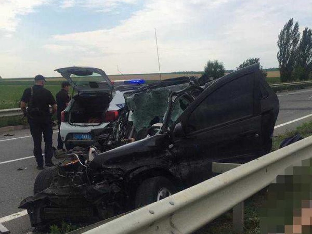 ДТП под Одессой: при столкновении двух Renault погибло два человека (ФОТО)