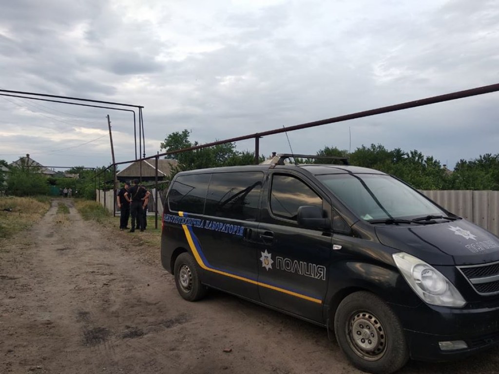 В Станице Луганской прогремел взрыв в частном доме: есть жертвы (ФОТО)