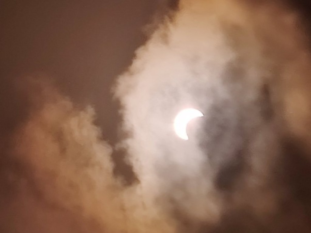 «Огненное» Солнечное затмение 21 июня: в Сети показали фото и видео астрономического явления