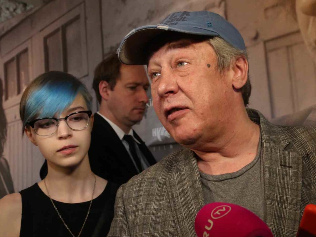 Адвокат Ефремова опроверг слухи о попытке самоубийства актера