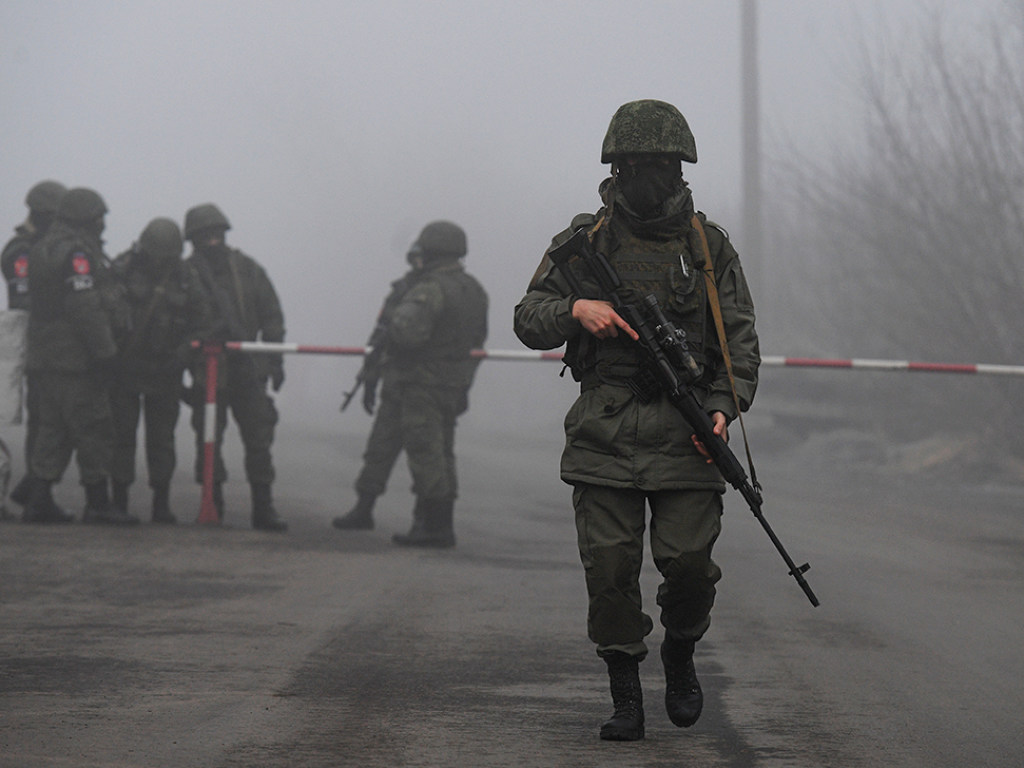 Сутки на Донбассе: 28 обстрелов, трое раненых
