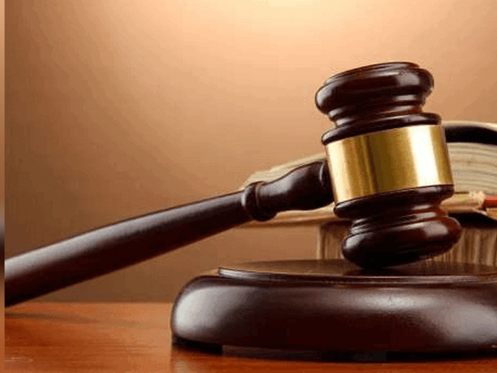 Суд оставил под стражей полицейских, подозреваемых в изнасиловании в Кагарлыке