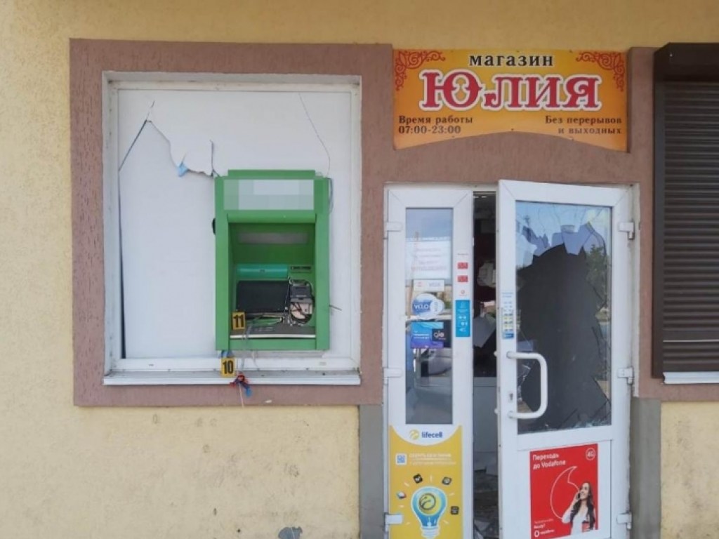 Грабители-неудачники взорвали банкомат на Харьковщине (ФОТО)