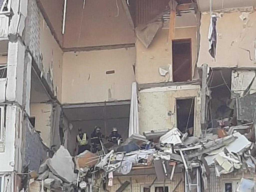 Взрыв дома на Позняках: мошенники пытаются нажиться на горе девушки, потерявшей семью (ФОТО)