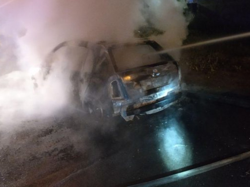 Ночью в Запорожье сгорели два автомобиля (ФОТО, ВИДЕО)