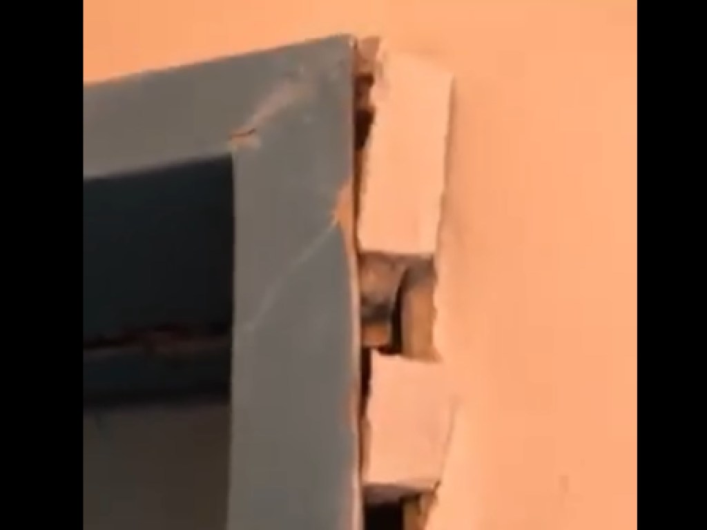 Взрыв на Позняках: жители соседнего дома на увидели трещины на стенах (ФОТО, ВИДЕО)