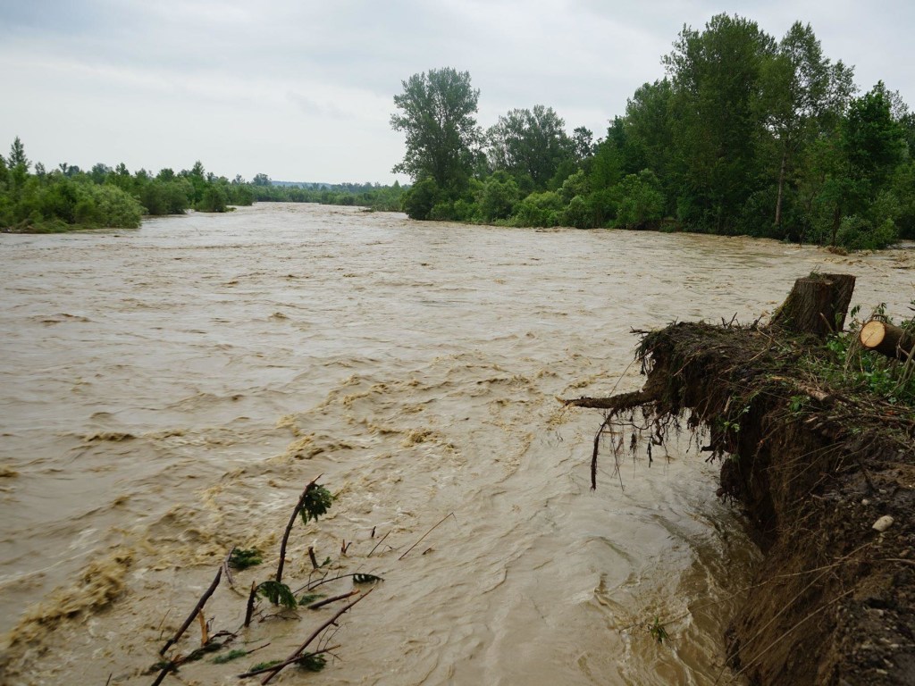 На Прикарпатье ожидают усиления паводка: Днестр поднимется до 9 метров