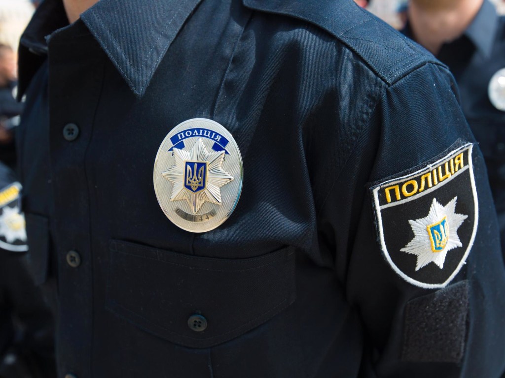 На митинге в Ровенской области под ногами начальника управления патрульной полиции взорвалось устройство (ВИДЕО)