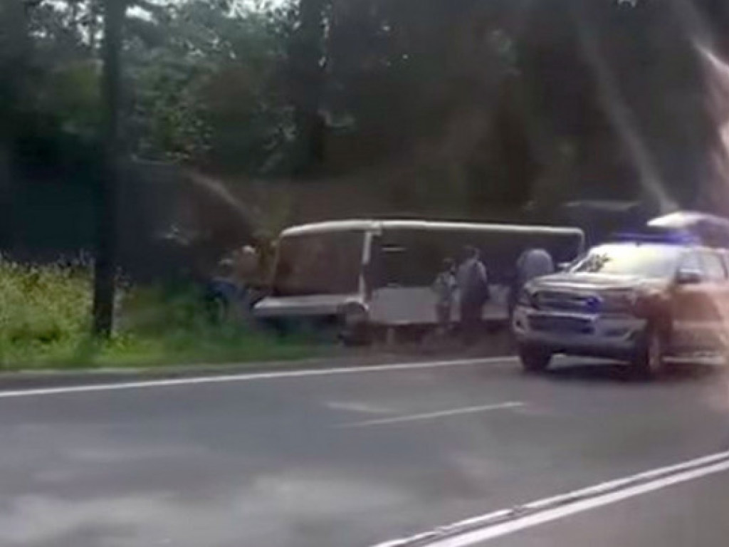 Автобус с пассажирами попал в смертельное ДТП под Киевом (ФОТО)