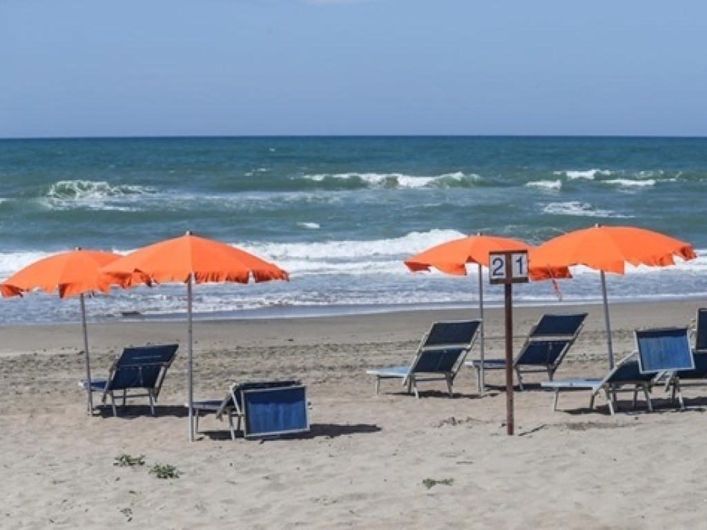 На многих пляжах в Одессе нельзя купаться