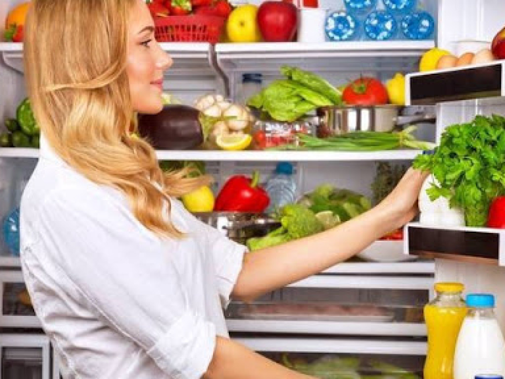 Эксперты рассказали, какие продукты нельзя хранить в холодильнике