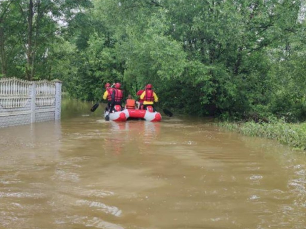 Спасатели предупредили о новой угрозе паводков на Закарпатье