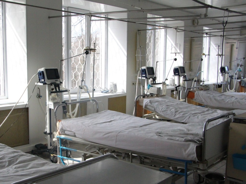 В Запорожье пенсионер с COVID-19 свел счеты с жизнью прямо в больнице: подробности трагедии