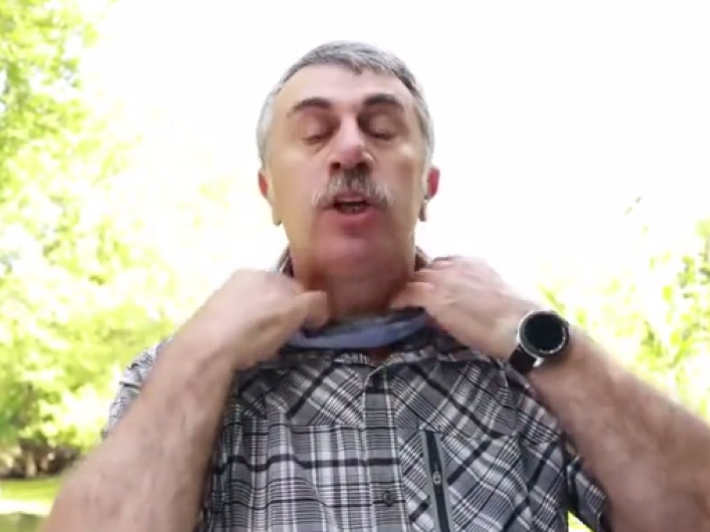 «Нужен шарфик»: доктор Комаровский рассказал, как защититься от жары (ВИДЕО)
