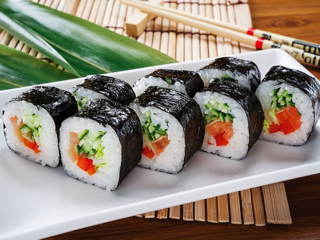 Эксперты назвали вред и пользу суши