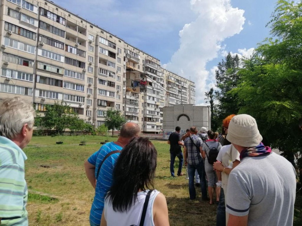 Жители соседних секций пострадавшего от взрыва дома на Позняках могут вернуться в свои квартиры &#8212; Кличко