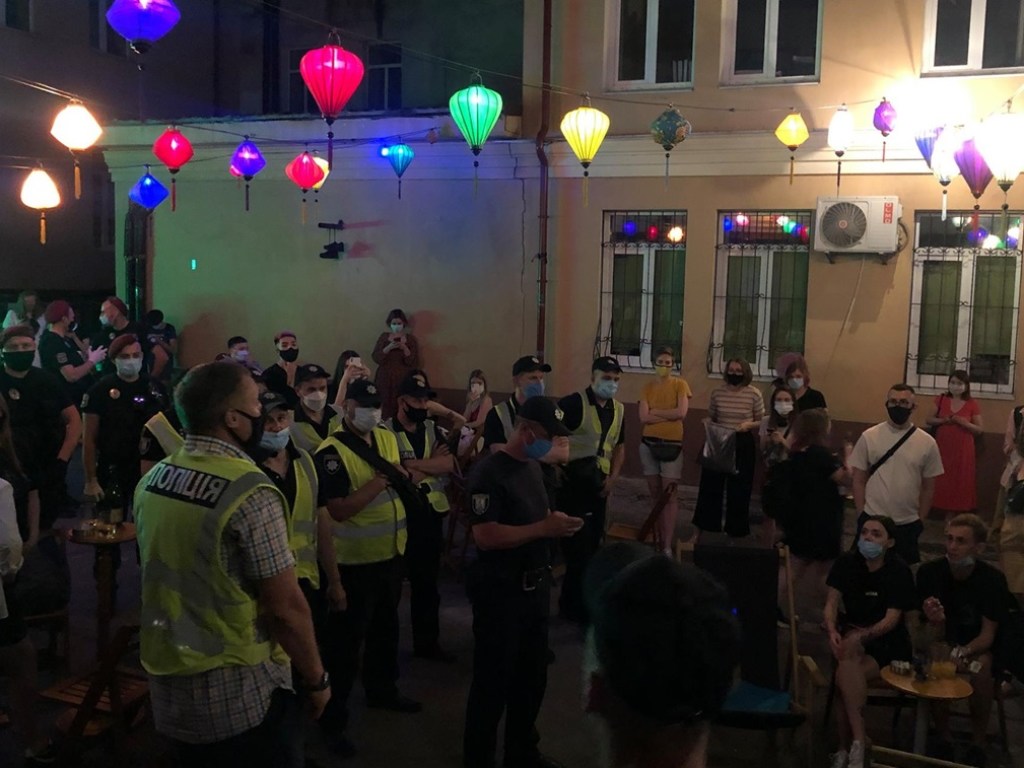 В Киеве участников вечеринки КиевПрайда полиция обвинила в нарушении карантина (ФОТО)