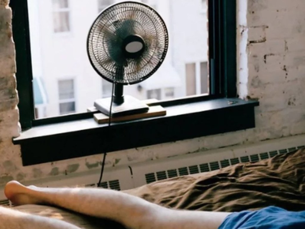 Сон в жару под вентилятором: врачи сделали важное замечание