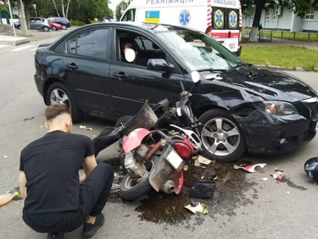 В Черкассах столкнулись мотоцикл и авто: есть пострадавшие (ФОТО)