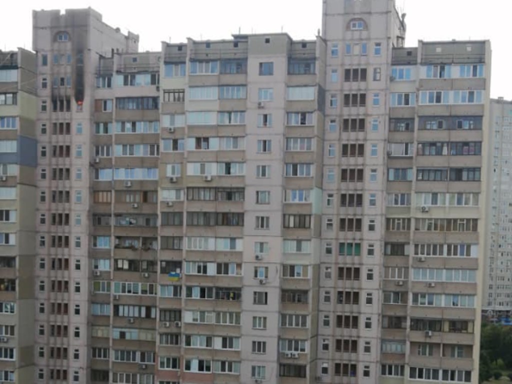 На Позняках в Киеве произошел пожар еще в одной многоэтажка (ФОТО, ВИДЕО)