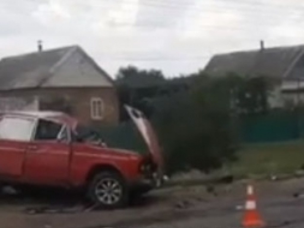 «Пьяное» ДТП: в Запорожской области легковушка столкнулась с микроавтобусом (ФОТО, ВИДЕО)