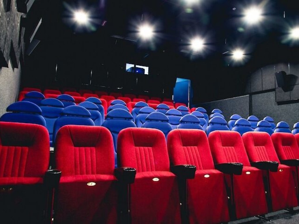 «Кассовые сеансы»: депутаты предлагают не ограничивать работу кинотеатров