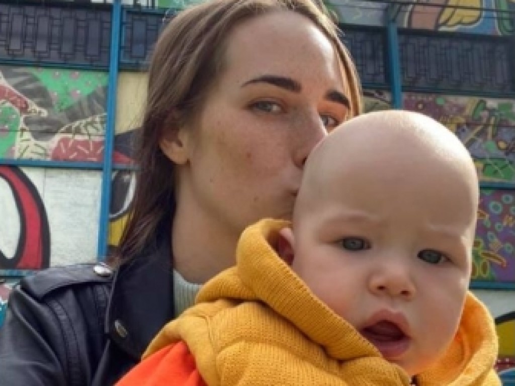 В Киеве вооруженные мужчины похитили у матери младенца: что известно (ФОТО, ВИДЕО)