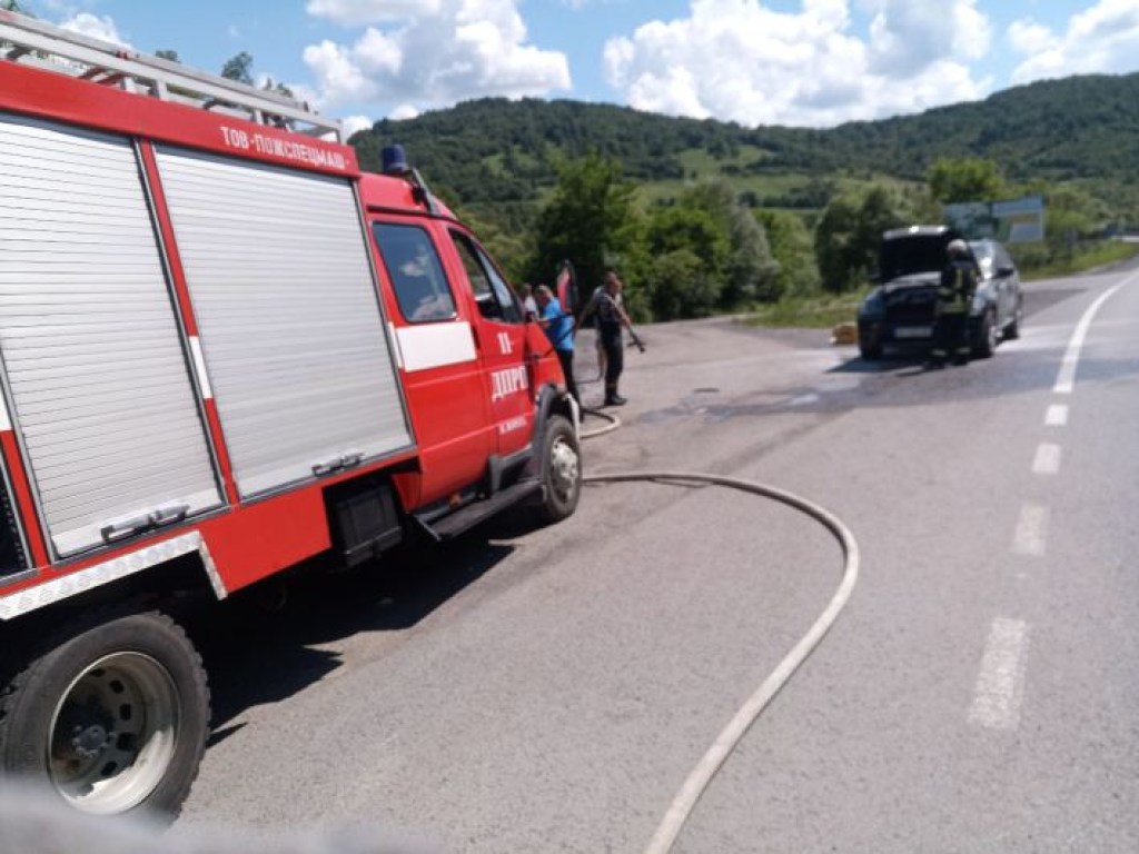 На трассе «Киев-Чоп» горело авто BMV Х5 (ФОТО)