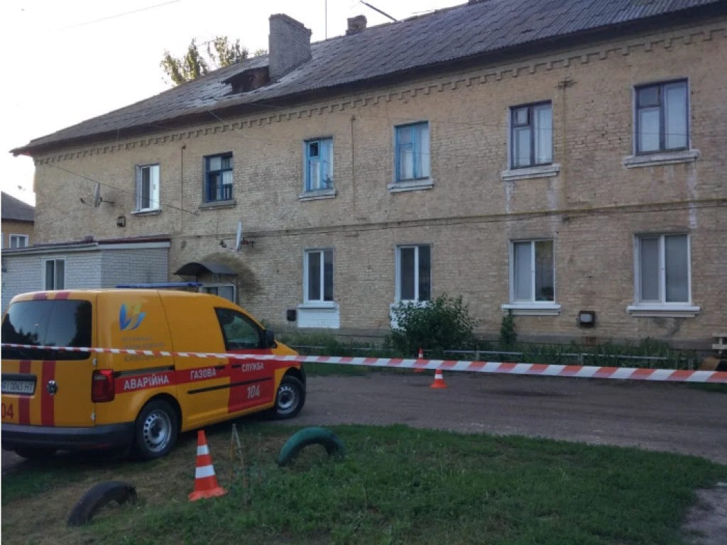 В Киевской области в двухэтажном доме рухнула крыша (ФОТО)