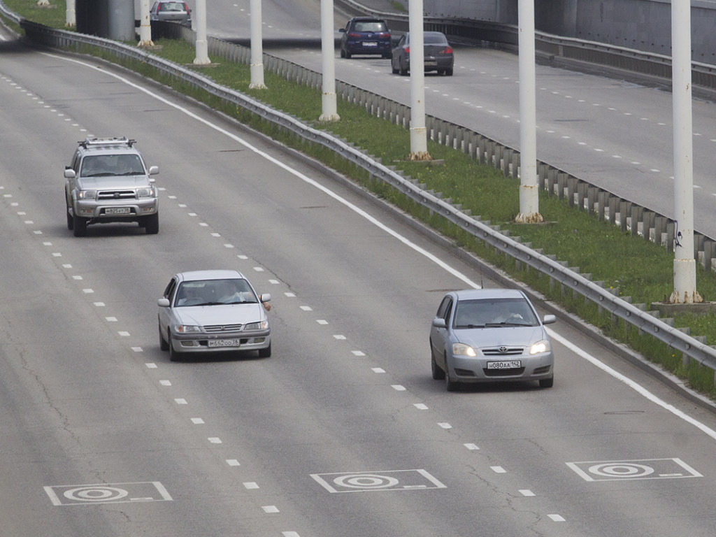Нарушения скоростного режима на украинских дорогах сократились в четыре раза