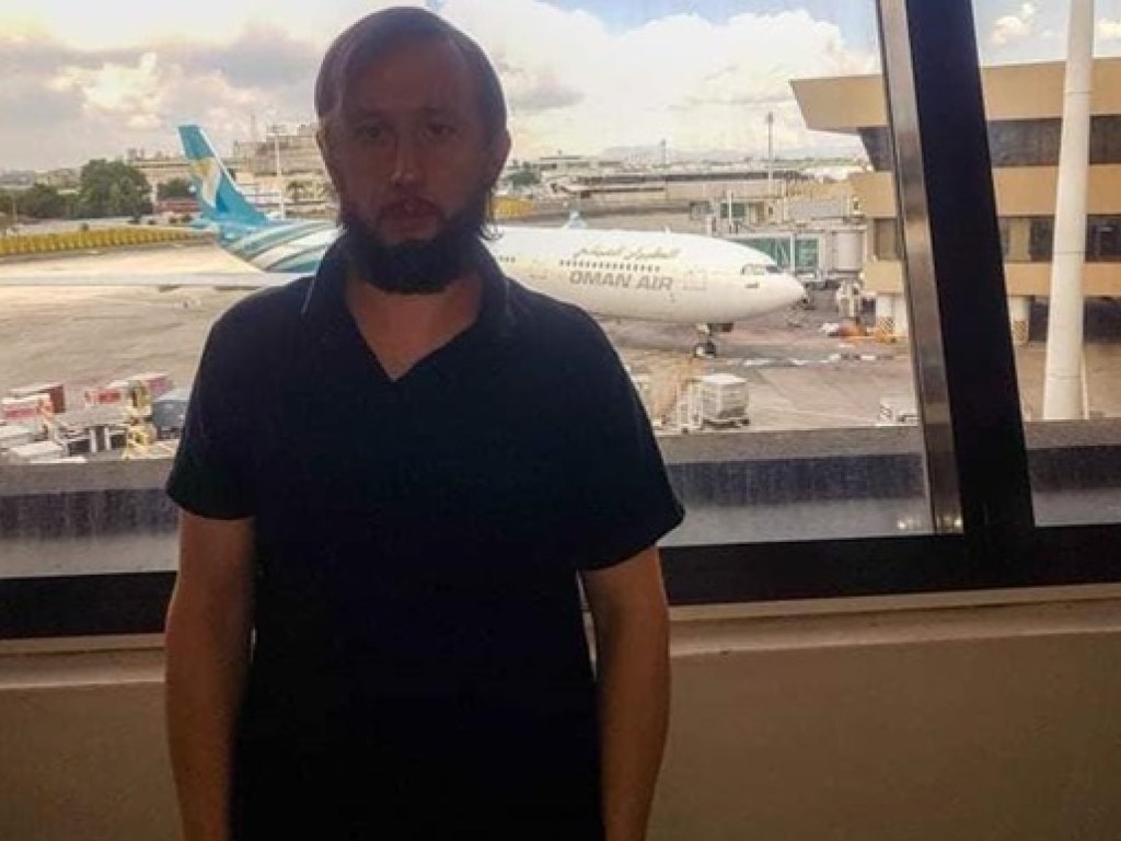 Проблемы с паспортом: турист из Эстонии 100 дней прожил в аэропорту и просит помощи (ФОТО)