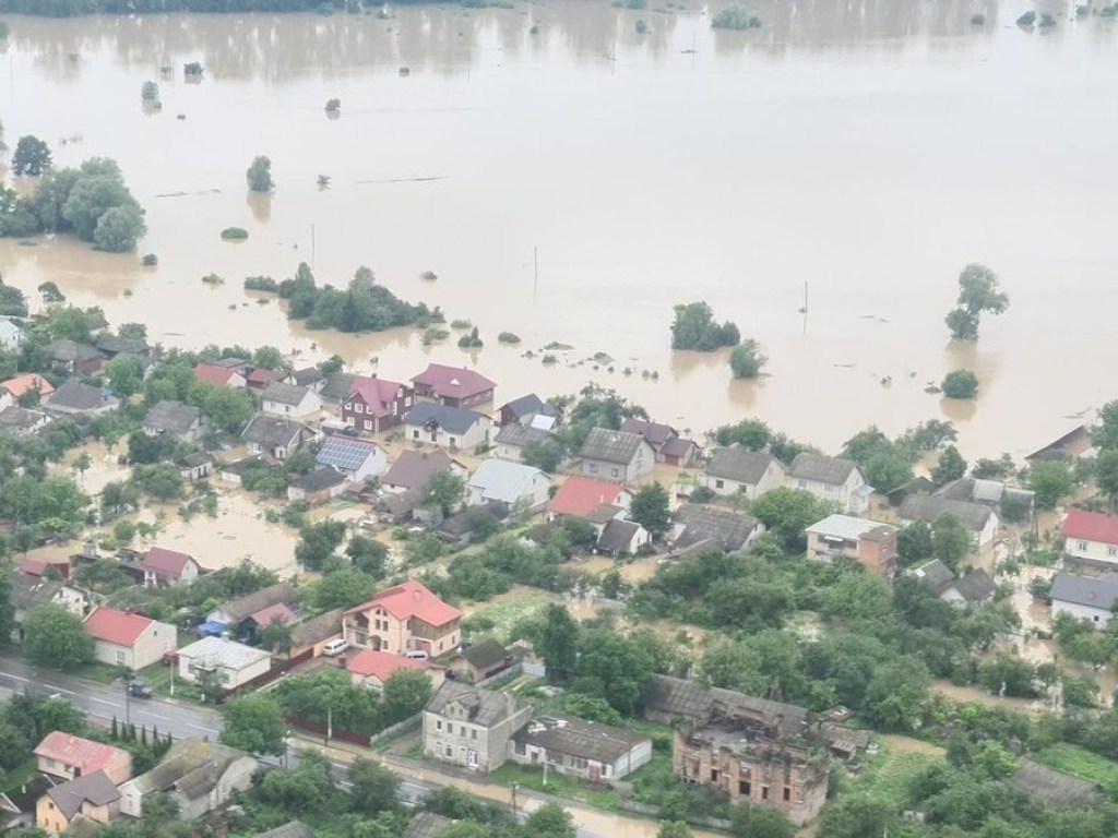 Песчаные бури и наводнения: В Украину пришел Средиземноморский климат