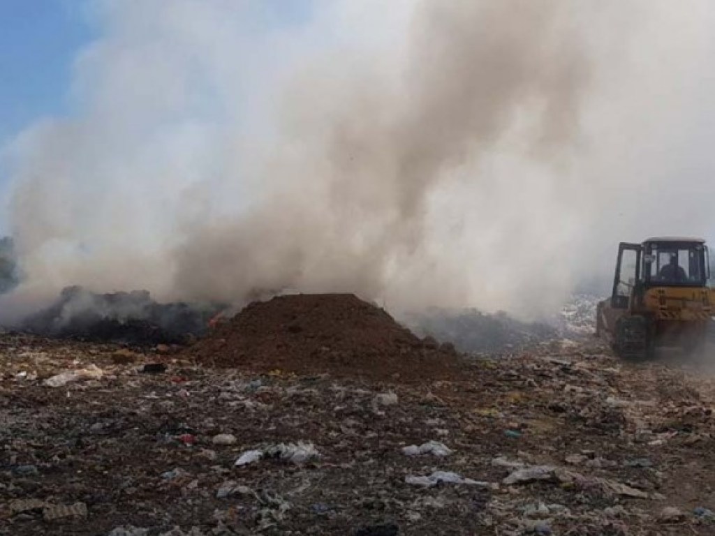 В Желтых Водах произошел пожар на свалке бытовых отходов (ФОТО, ВИДЕО)