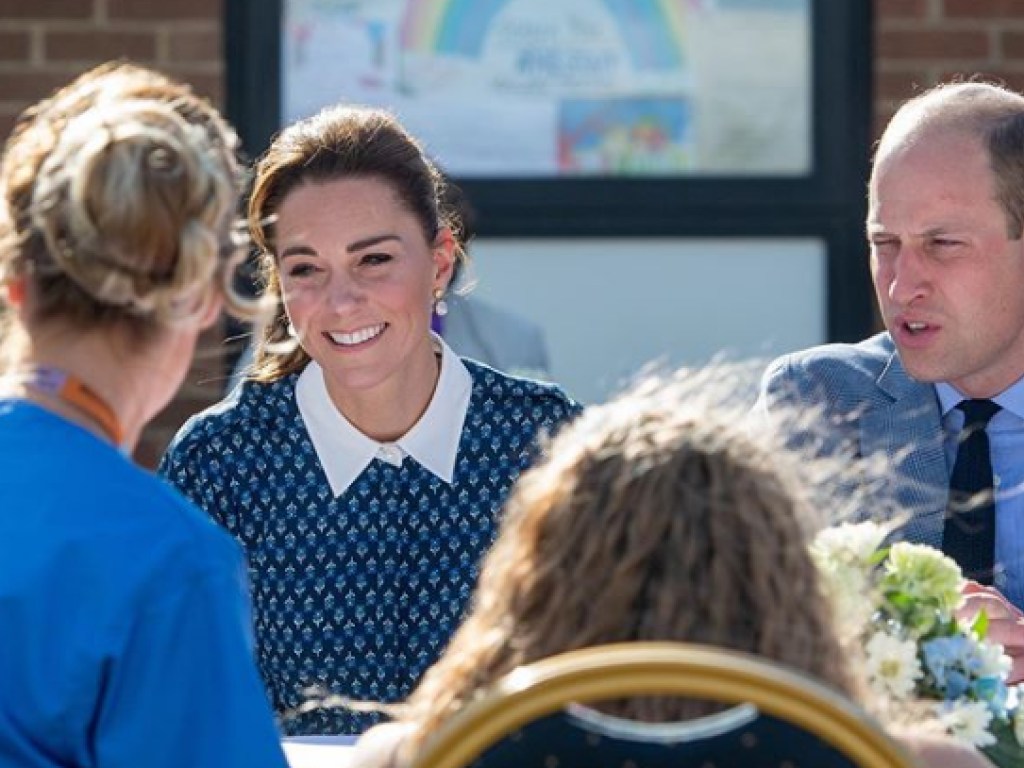 Кейт Миддлтон и принц Уильям посетили больницу королевы Елизаветы (ФОТО)