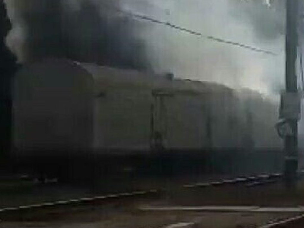 Из-за горевшего мусора в грузовом поезде в Харькове произошел пожар – ГСЧС (ФОТО)
