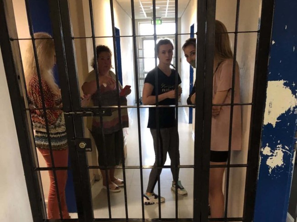 В Афинах задержали 17 украинцев: туристов разместили в изоляторе (ФОТО)