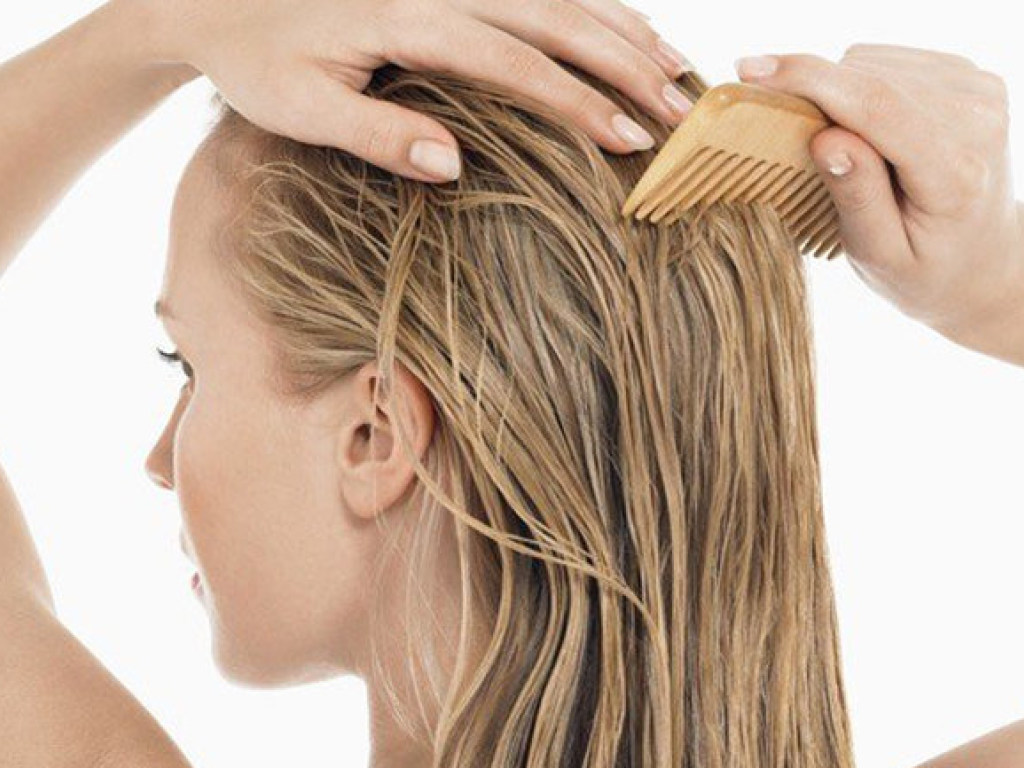 Причиной выпадения волос у женщин могут быть мужские гормоны &#8212; врач