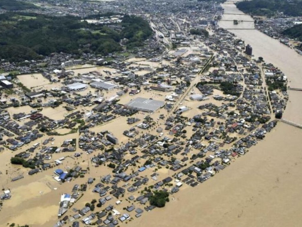 Паводки и оползни в Японии: количество погибших и пострадавших в состоянии клинической смерти достигло 40 человек (ВИДЕО)