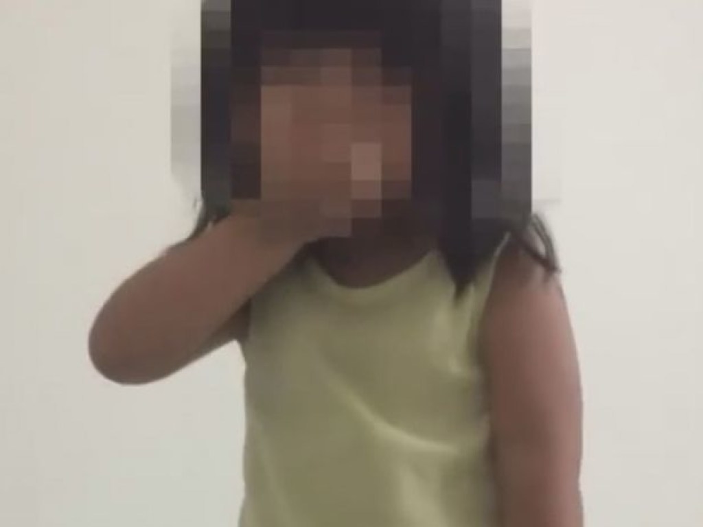 Житель Тайваня ужаснулся от «безликой фигуры» на ролике с дочерью (ВИДЕО)