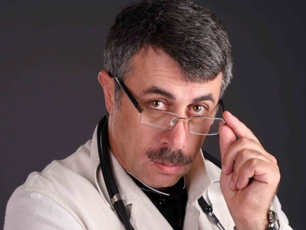 Доктор Комаровский рассказал о рисках заразиться коронавирусом в бассейне