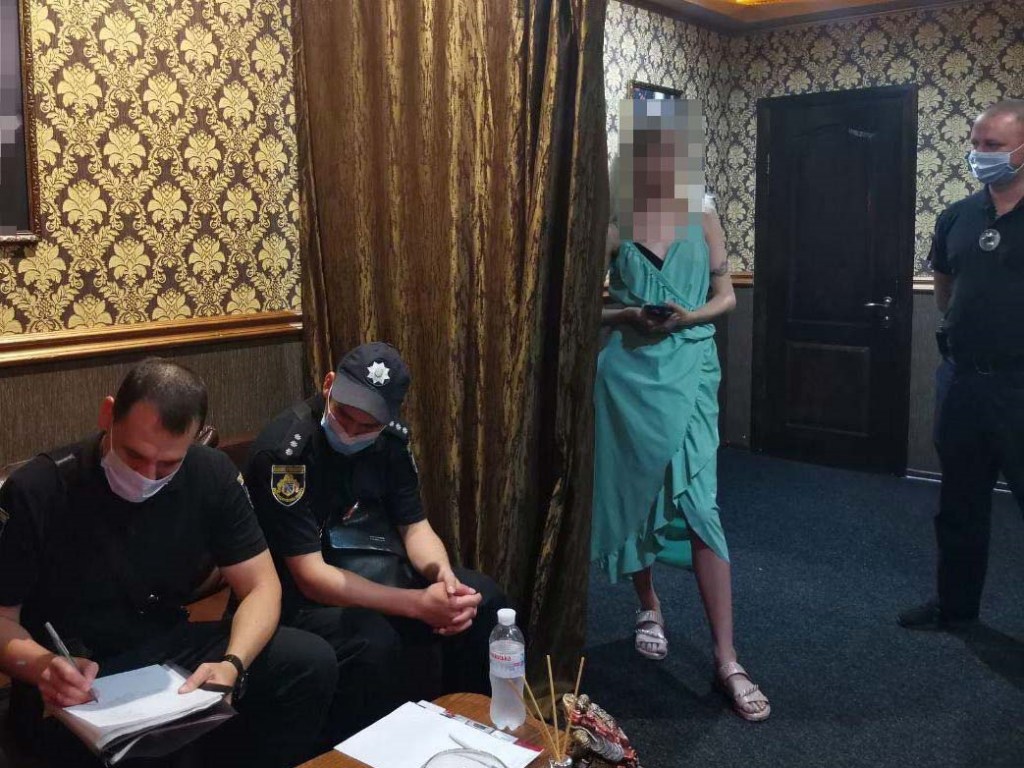В Кривом Роге полицейские разоблачили бордель и порностудию (ФОТО)