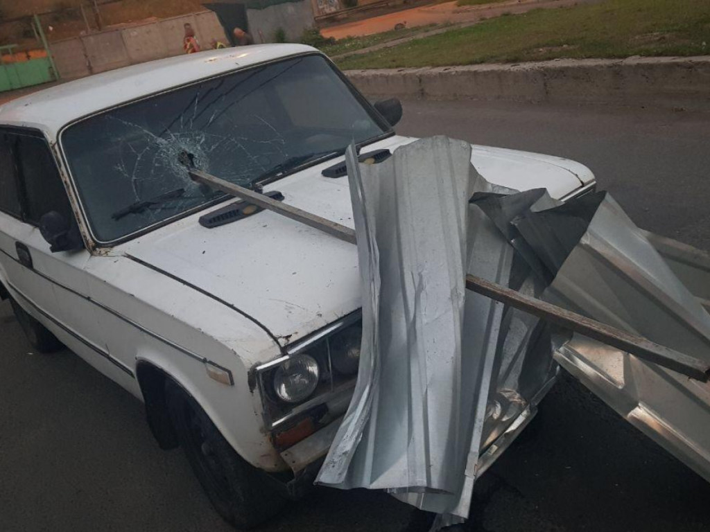 В Одессе водитель врезался в забор: пострадал ребенок (ФОТО) 