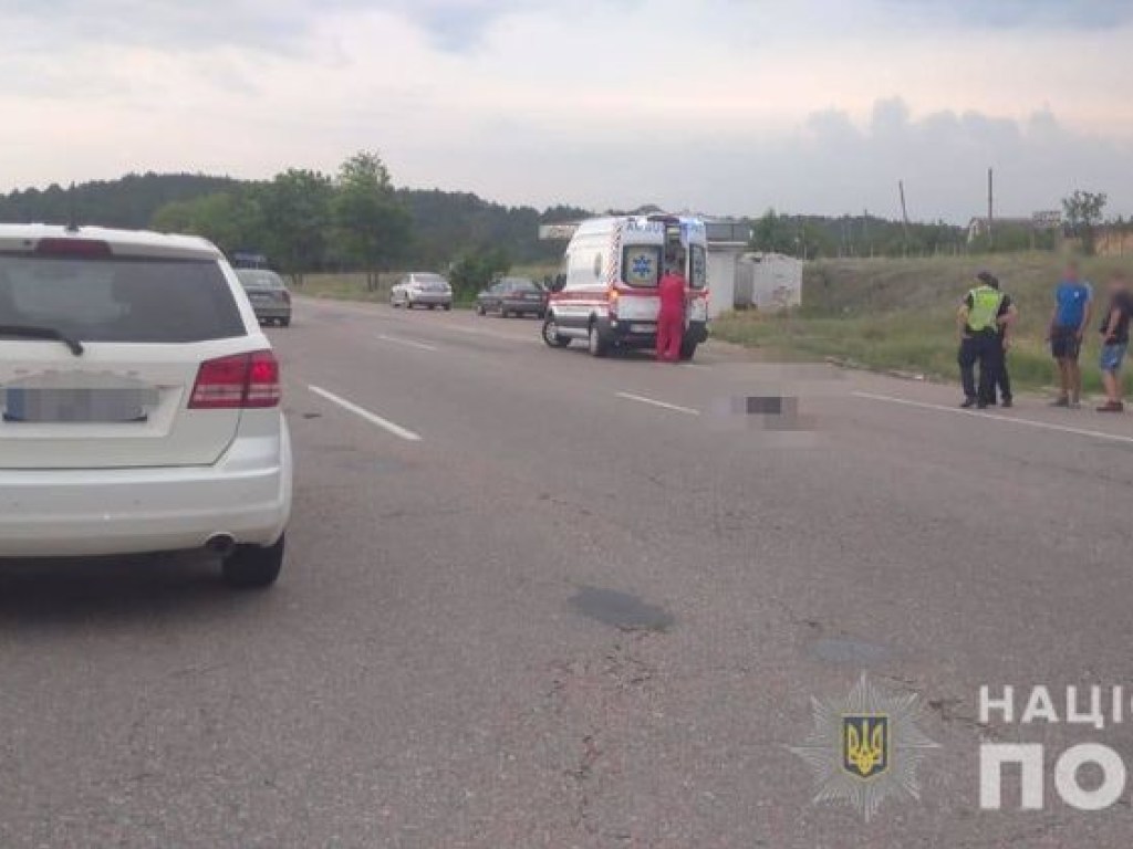 На трассе Киев-Одесса водитель элитной иномарки на «зебре» сбил 10-летнюю девочку (ФОТО)