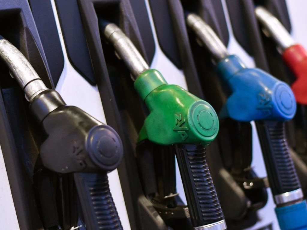На рост цен на бензин влияет котировки на нефть и ослабление гривны – эксперт