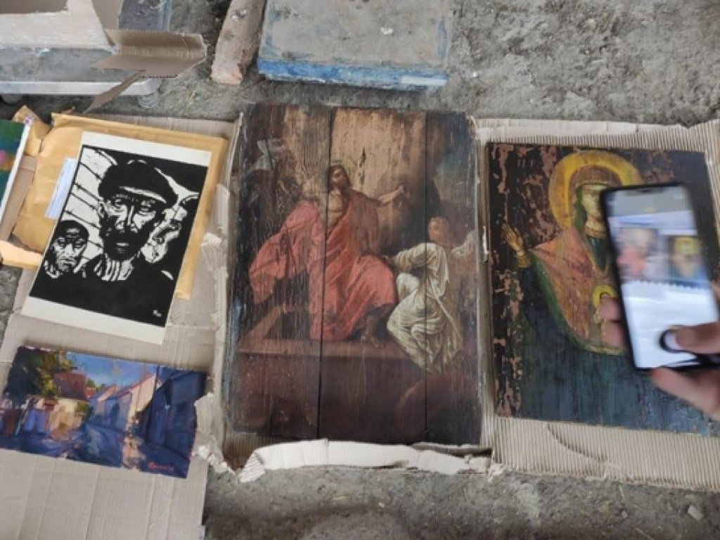 Житель Закарпатья пытался провезти старинные иконы в ЕС (ФОТО, ВИДЕО)
