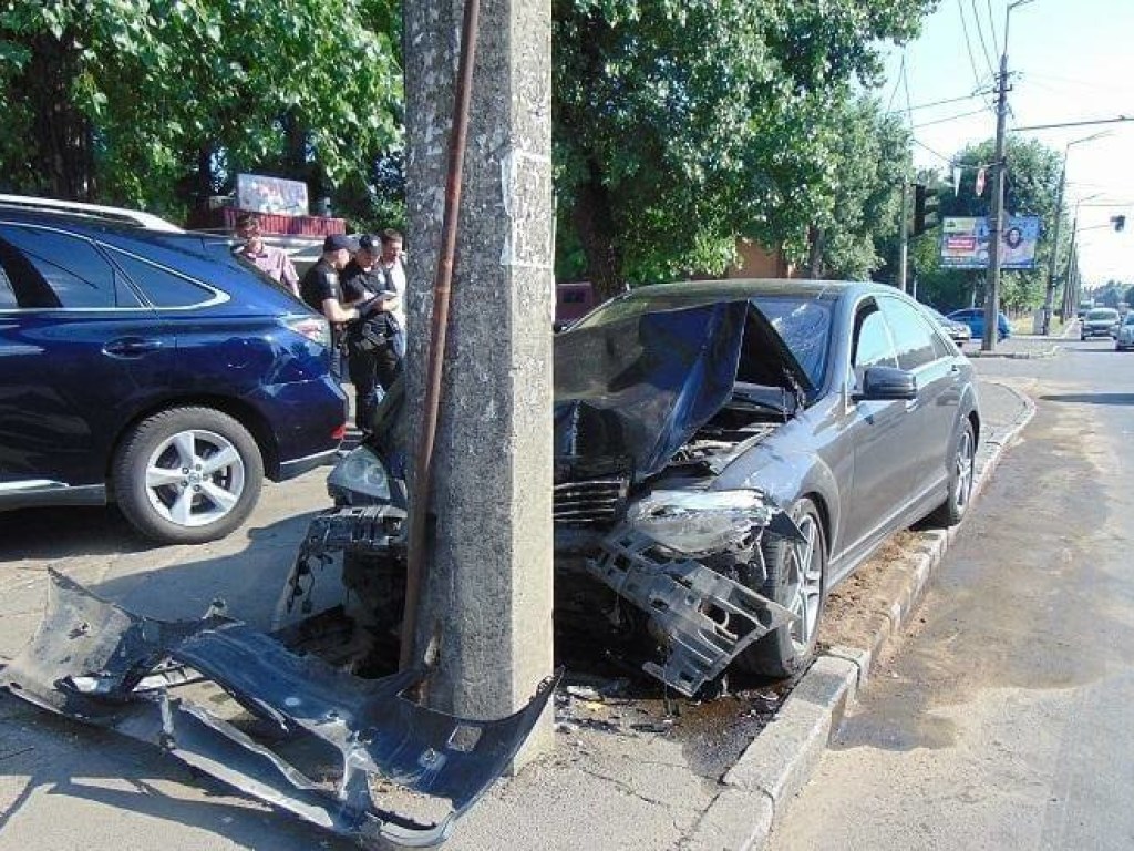Грозит до 12 лет: в Киеве мужчина похитил автомобиль знакомого и угодил в ДТП (ФОТО)