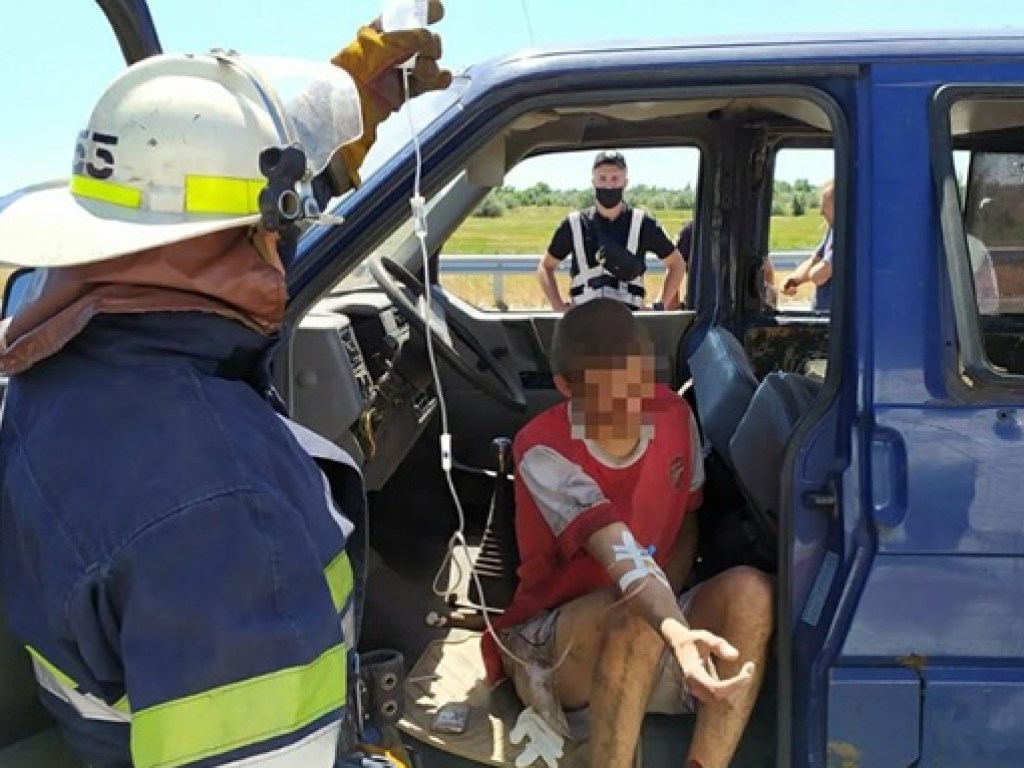 В ДТП на Днепроперовщине пострадало пять человек (ФОТО, ВИДЕО)