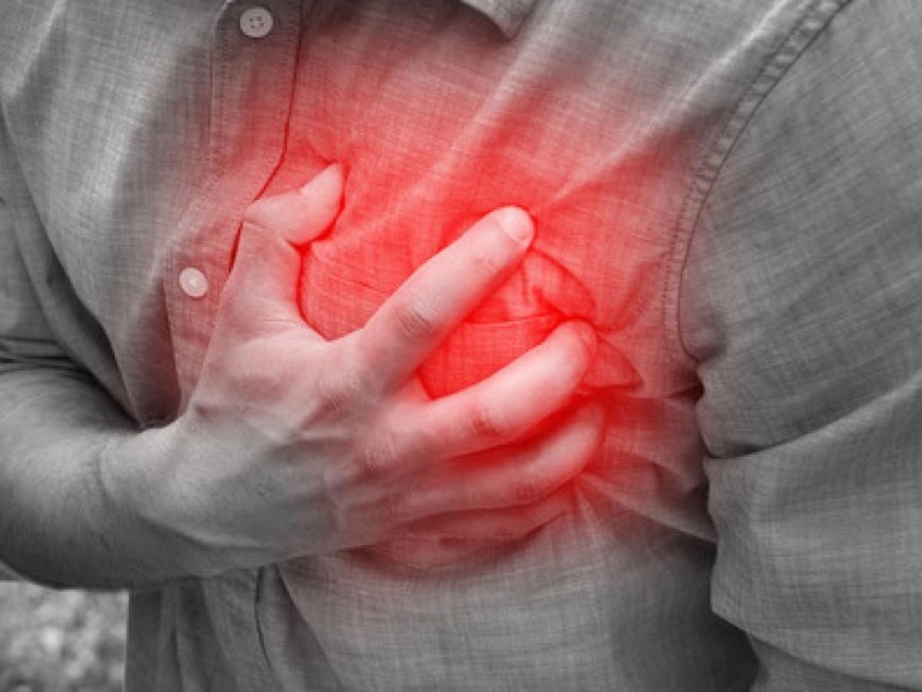 Медики назвали сезоны года опасные для людей с недугами сердца